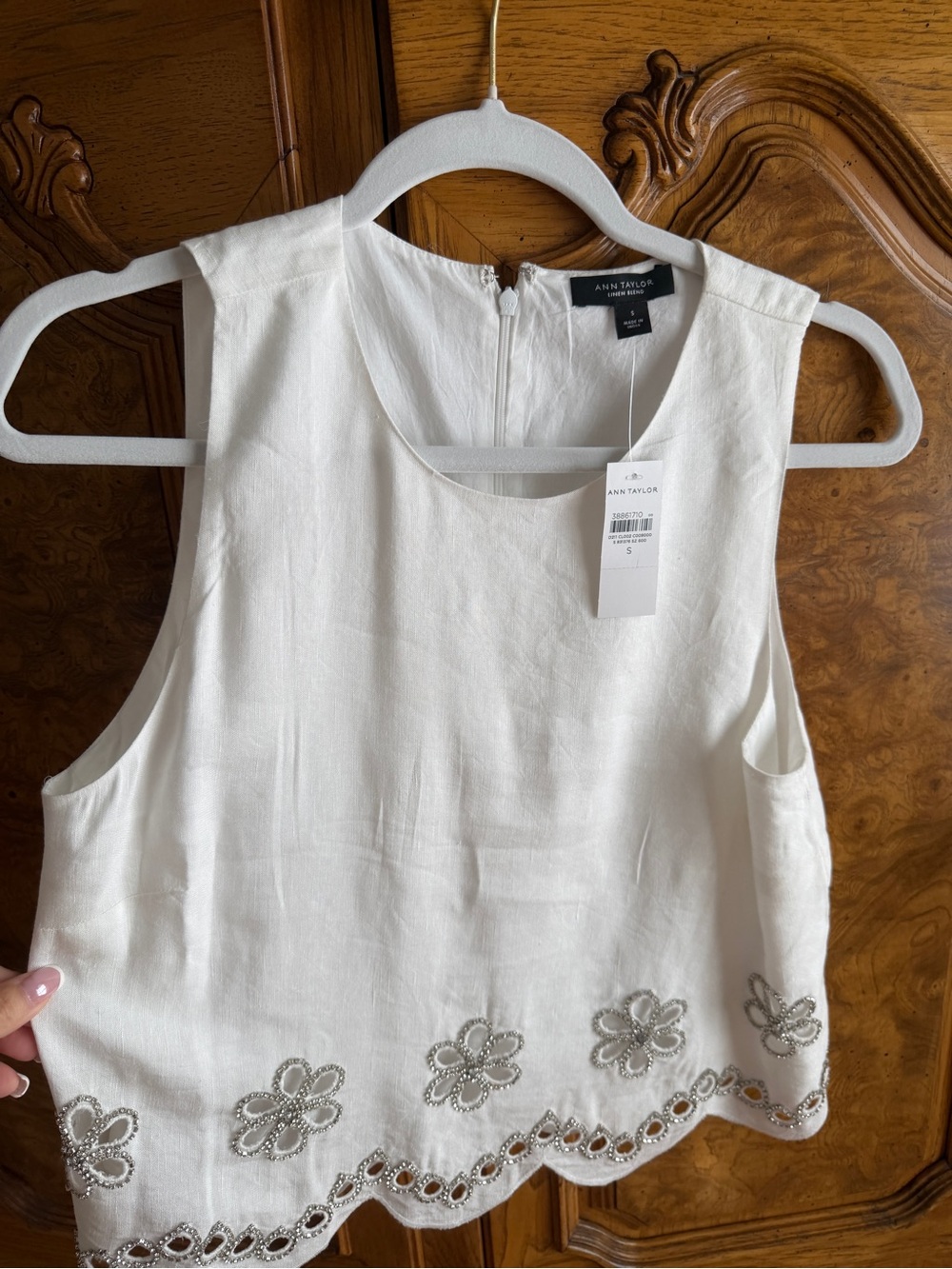 Ann Taylor White Embellished Scallop-Hem Sleeveless Top